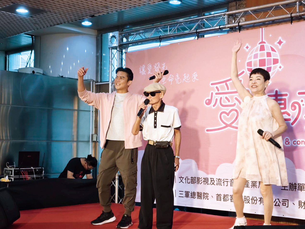 藝人李炳輝演唱流浪到淡水